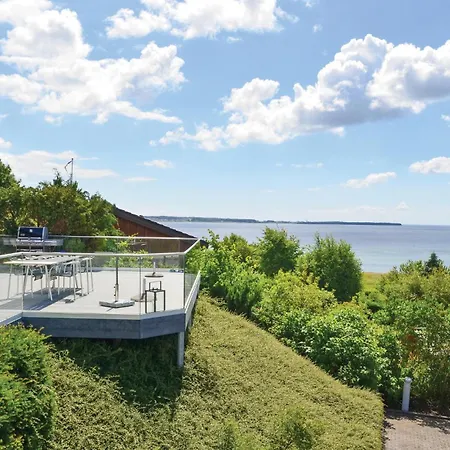 Vakantiehuis Three-bedroom In *