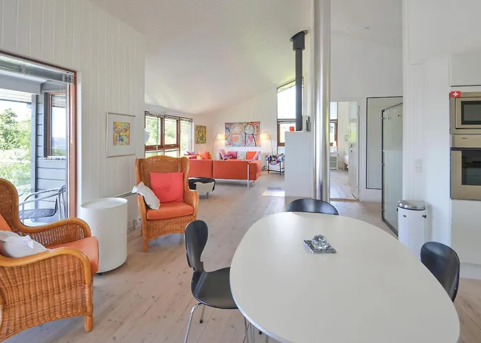Three-bedroom In Feriehus *